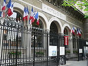 180px-Hotel_Dieu_Paris_P1200006